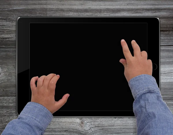 Niño Manos Tableta Ordenador Con Pantalla Blanco Escritorio Madera — Foto de Stock