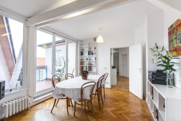 Comedor Con Gran Mesa Cena Bonito Apartamento —  Fotos de Stock