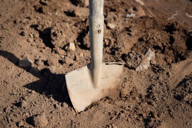 kürek toprağa - toprağa kürek