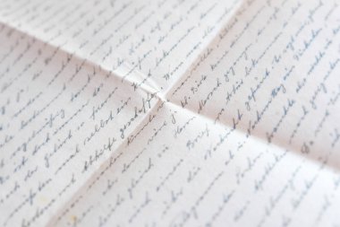 Katlanmış kağıt üzerinde el yazısı - eski e- posta / mektup