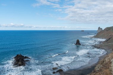 Okyanus ve sahil görünümü üzerinden yüksek görüntü açısı