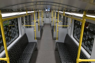 Berlin, Almanya - 20 Aralık 2016: Berlin, Almanya 'da boş Bvg metro treni (U-Bahn) / metro treni.