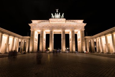 Berlin, Brandenburger Tor gece - Brandenburg Kapısı