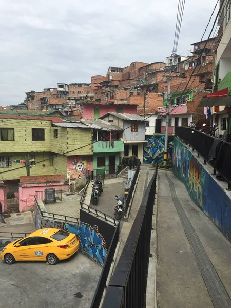 Medellin Kolombiya Şubat 2018 Medellin Kolombiya Comuna Sokaklarına Duvar Resimleri — Stok fotoğraf