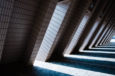 şehir mimari tüneli, üçgen şekil koridoru -