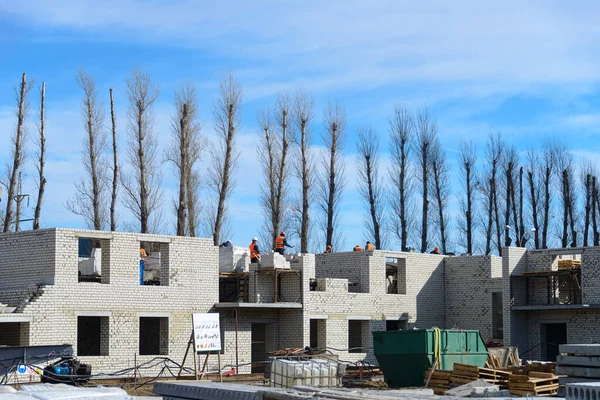 Hausbau Bau Eines Neuen Hauses Arbeiter Errichten Die Zweite Etage — Stockfoto