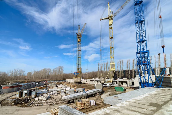 Hausbau Draufsicht Auf Die Baustelle Fotos Von Hochhausbaukränen Und Einem — Stockfoto