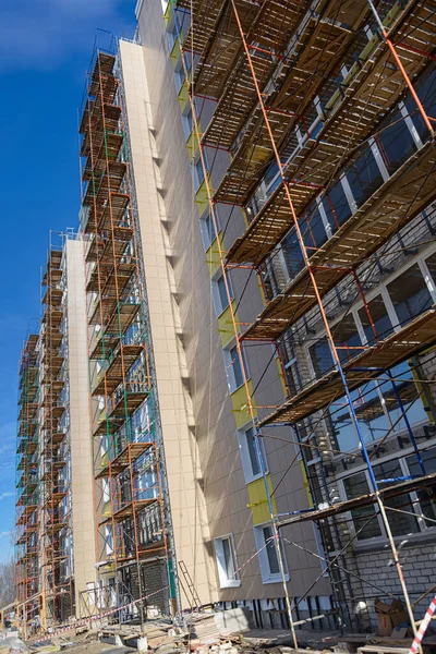 Construcción Una Casa Nueva Fragmento Fachada Nuevo Edificio Residencial Edificios — Foto de Stock