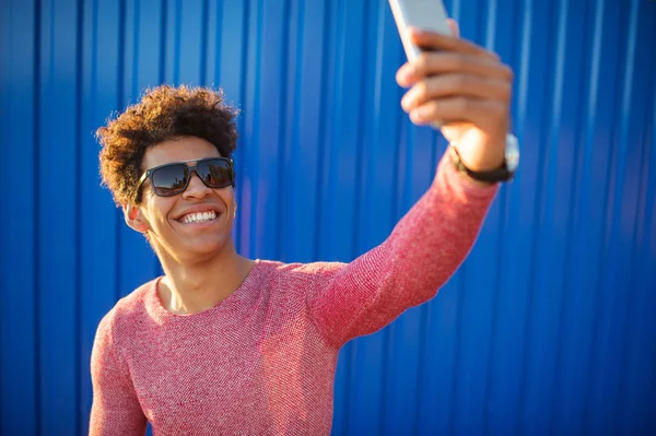 Handsome man taking selfie — Stock Photo, Image