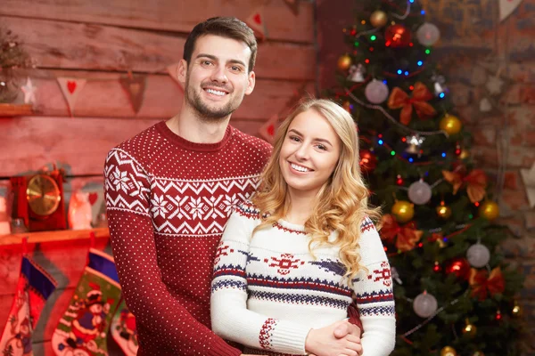 Casal feliz no Natal — Fotografia de Stock