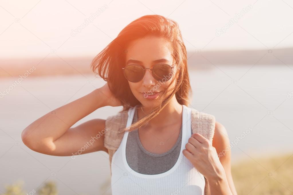 Summer sunny lifestyle fashion portrait of stylish hipster girl