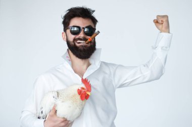 deli adam gülümseyen
