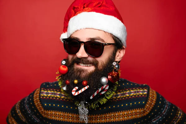 Санта-Клаус в солнечных очках — стоковое фото
