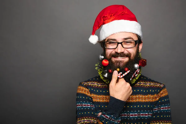Sakallı dostum bıyıklı ve dekore edilmiş sakal — Stok fotoğraf