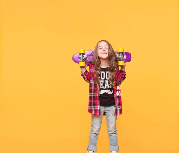 Schattig klein meisje van de hipster — Stockfoto