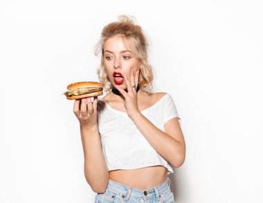 Burger ile sürpriz kadın