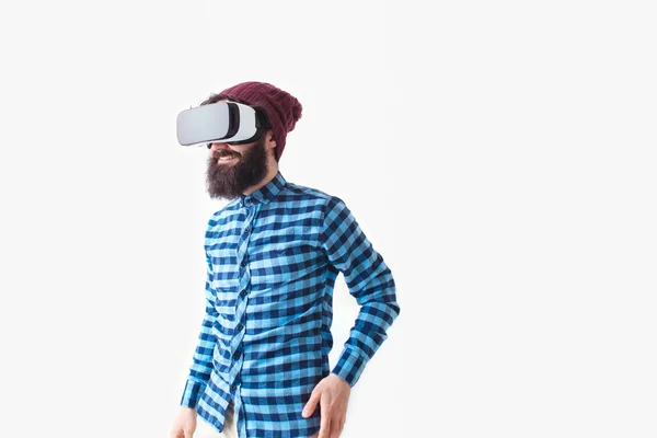 Skäggig man med Vr erfarenhet — Stockfoto