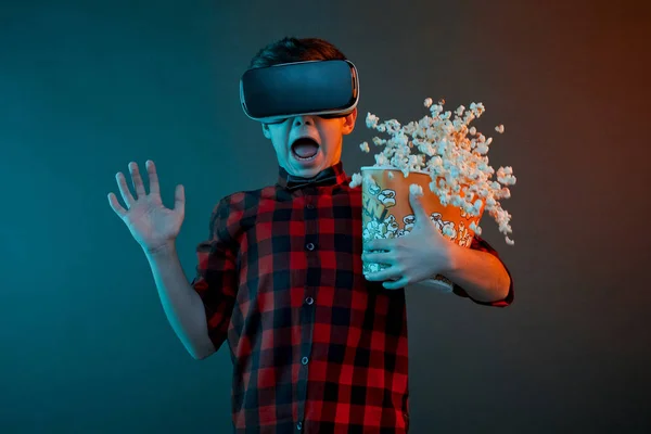 Boy wearing virtual reality headset — Stock Photo, Image