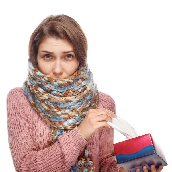 Молода хвора жінка в шарфі — стокове фото