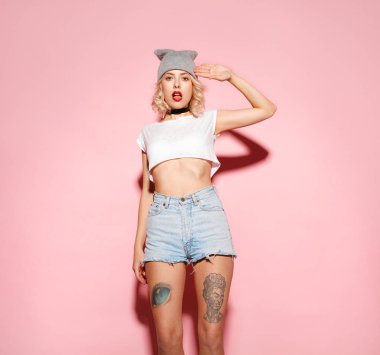 kadın tebrik hareketi ile