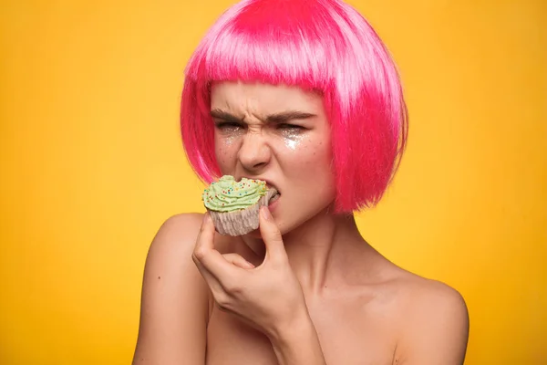 Young model biting cupcake — Stock Photo, Image