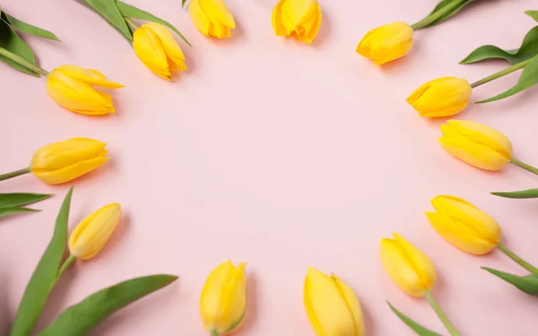 Marco redondo hecho con flores — Foto de Stock