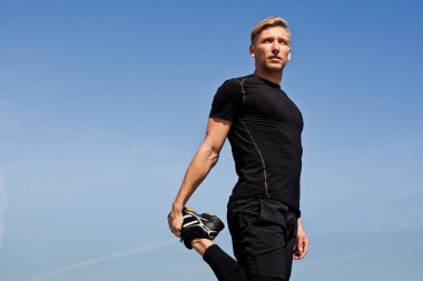 Sportif adam bacak germe