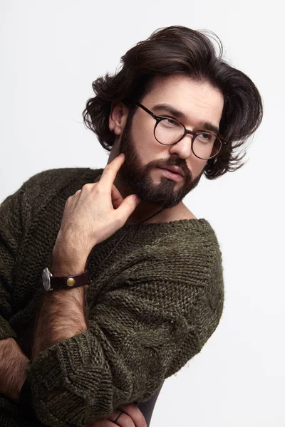 スタイリッシュな男の身に着けているセーター — ストック写真