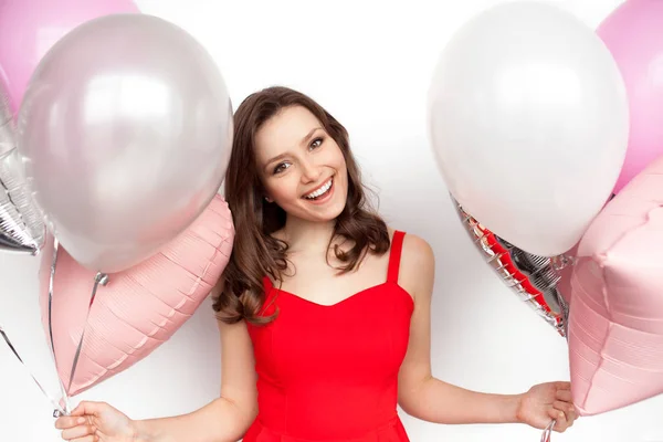Fröhliche Frau mit Luftballons — Stockfoto