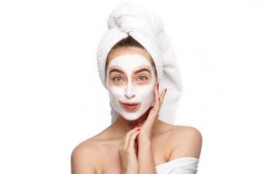 Kafa havluya olan dişi