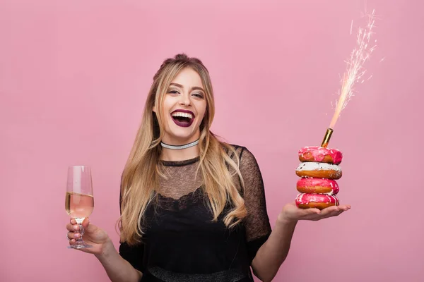 Mujer alegre con vino y espumoso —  Fotos de Stock