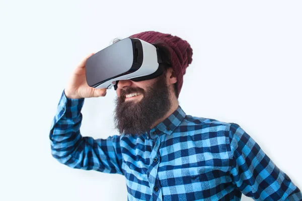 Стильный мужчина в очках VR — стоковое фото
