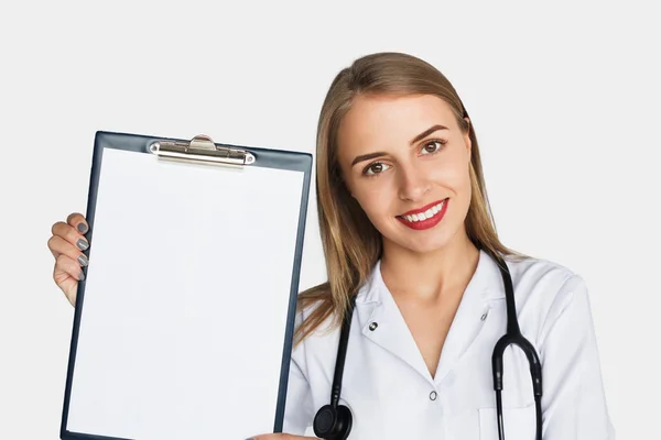 Doctor showing file — Stock Photo, Image