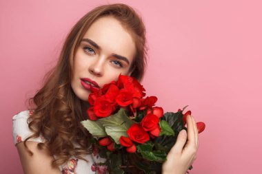 Saksı ile şehvetli modeli