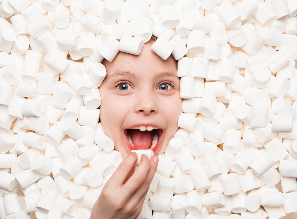 kid eating marshmallow 