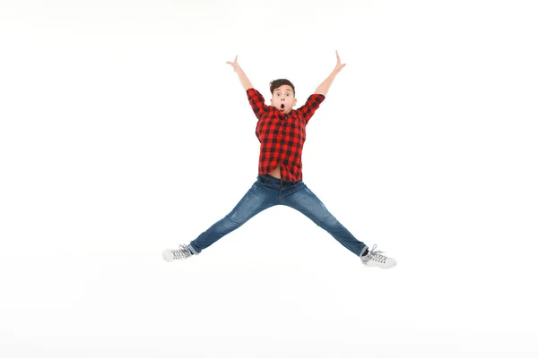 Chłopiec w strój casual skoki — Zdjęcie stockowe