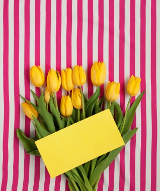 Sarı kart ile Sarı laleler