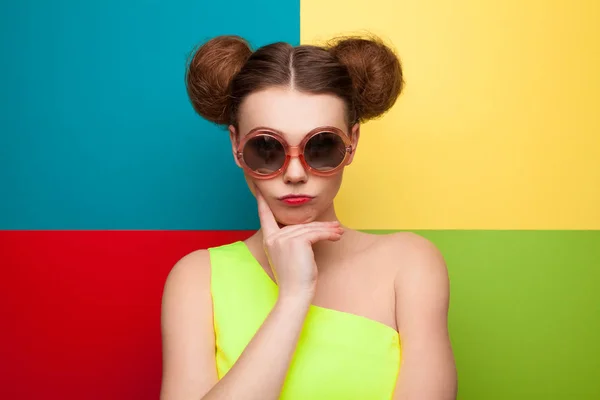 Chica de moda en gafas de sol — Foto de Stock