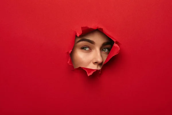 Girl in torn hole — Stock Photo, Image