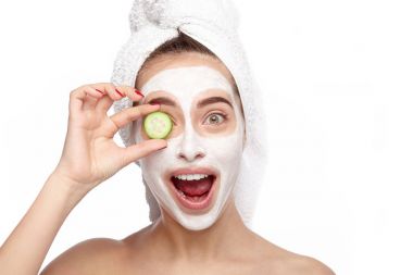 Yüz maskesi ile ifade kadın