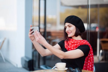 Zarif kadın alarak selfie dışında