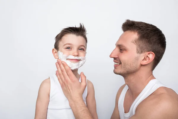 Babası öğretim erkek tıraş için — Stok fotoğraf