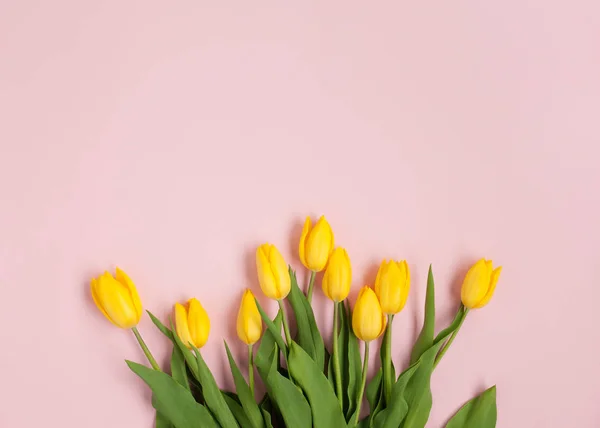 Ramo amarillo de tulipanes — Foto de Stock