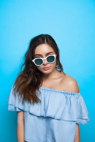 Attractive girl looking over sunglasses — Stock Photo, Image
