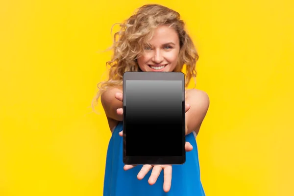 Smiling woman holding black device — Stock Photo, Image