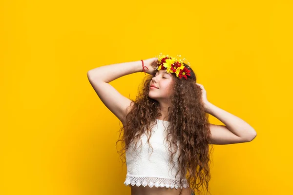 Curly girl wearing flowers — Stock Photo, Image