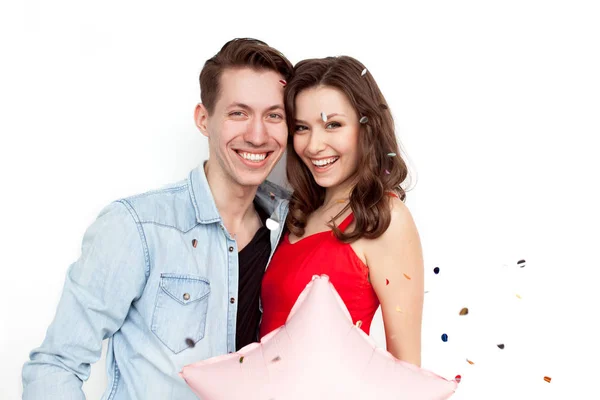 Glückliches Paar im Konfetti — Stockfoto