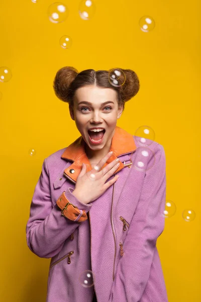 Girl in purple jacket screaming — Stock Photo, Image