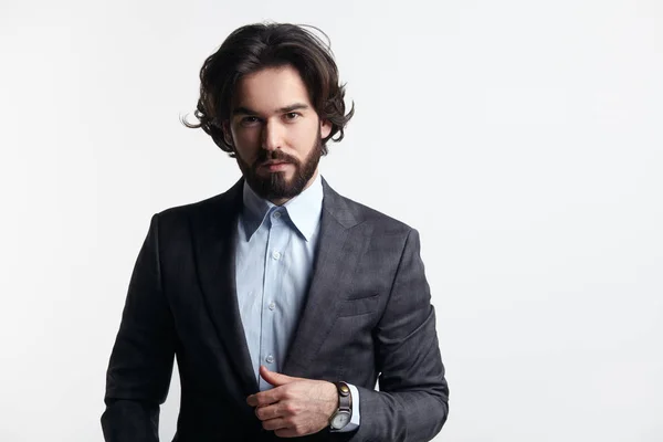 Hombre con estilo en traje elegante — Foto de Stock