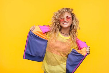 Trendy hipster modeli portakal